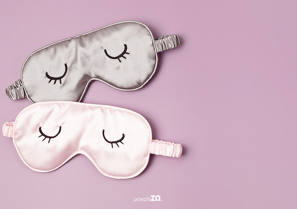 Δύο μάσκες ύπνου με ματάκια που κοιμούνται σε ροζ φόντο.